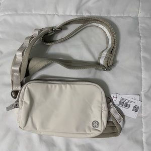lululemon everywhere crossbody bag
